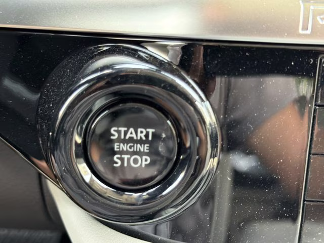 2026 Everest White Pearl Tricoat Nissan Pathfinder SL FWD SUV