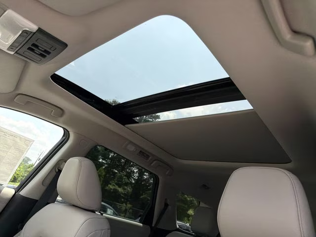 2026 Everest White Pearl Tricoat Nissan Pathfinder SL FWD SUV