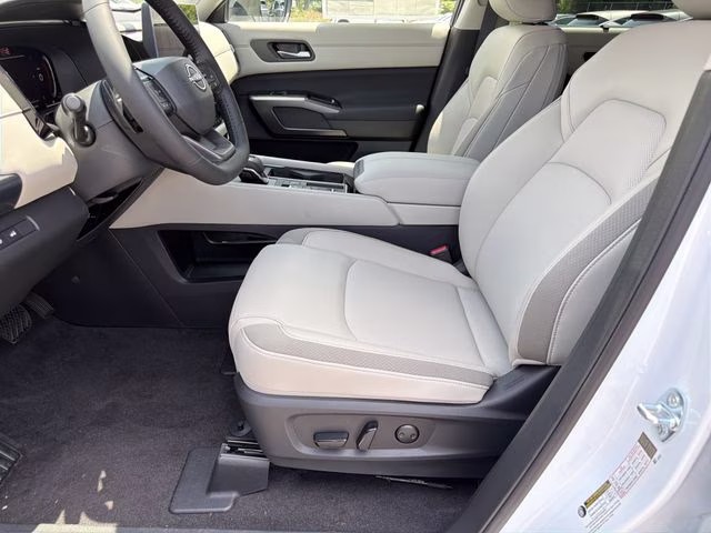 2026 Everest White Pearl Tricoat Nissan Pathfinder SL FWD SUV
