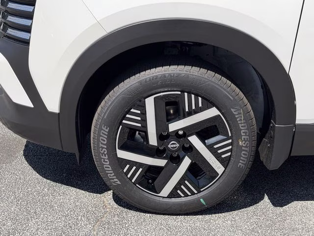 2026 Aspen White/Super Black Nissan Kicks SV FWD SUV