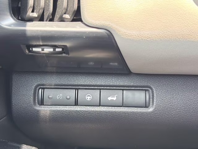 2026 Everest White Pearl Tricoat Nissan Pathfinder SL FWD SUV