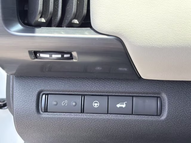 2026 Everest White Pearl Tricoat Nissan Pathfinder SL FWD SUV