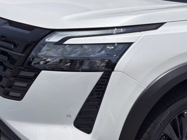 2026 Everest White Pearl Tricoat Nissan Pathfinder SL FWD SUV