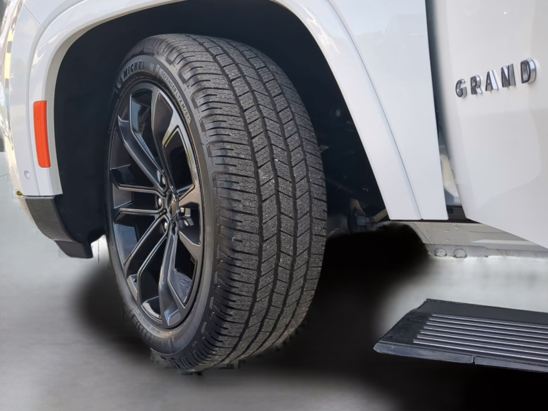 2024 Bright White Clearcoat Jeep Grand Wagoneer Series II Obsidian 4X4 SUV