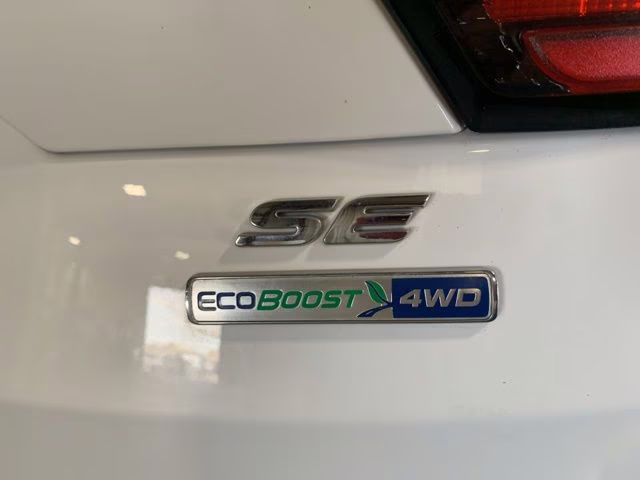2018 Oxford White Ford Escape SE 4X4 SUV