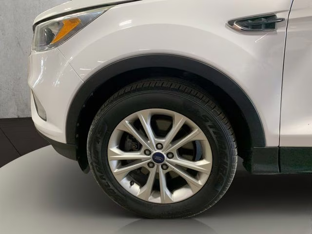 2018 Oxford White Ford Escape SE 4X4 SUV