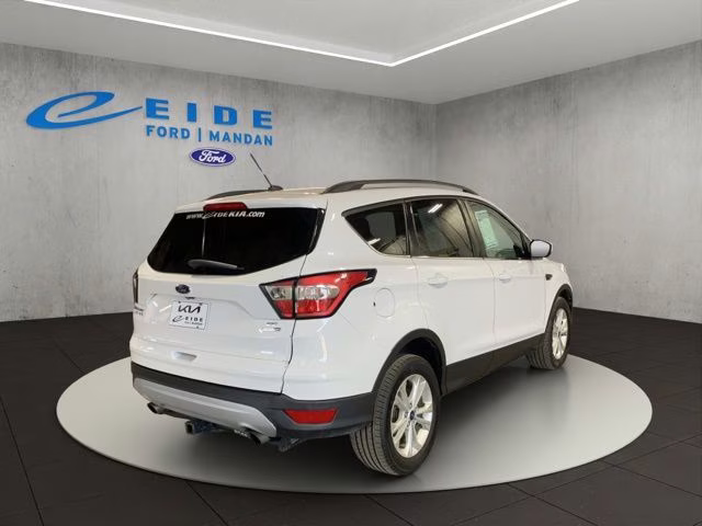 2018 Oxford White Ford Escape SE 4X4 SUV