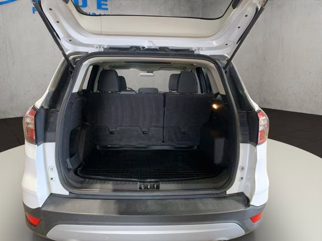 2018 Oxford White Ford Escape SE 4X4 SUV