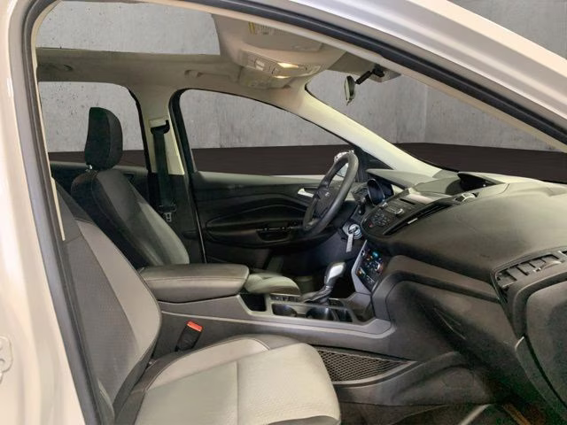 2018 Oxford White Ford Escape SE 4X4 SUV