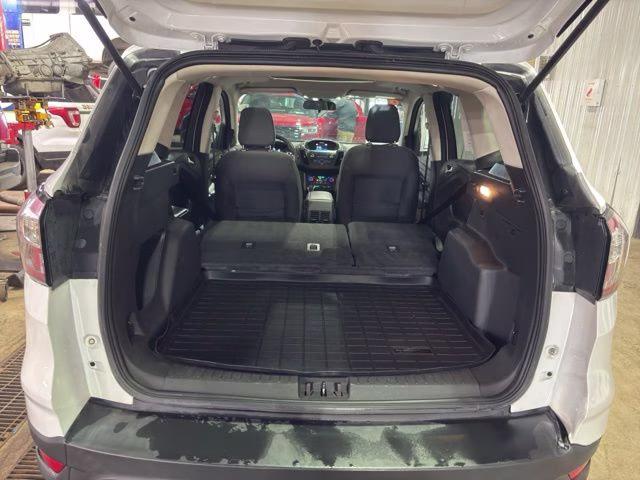 2018 Oxford White Ford Escape SE 4X4 SUV