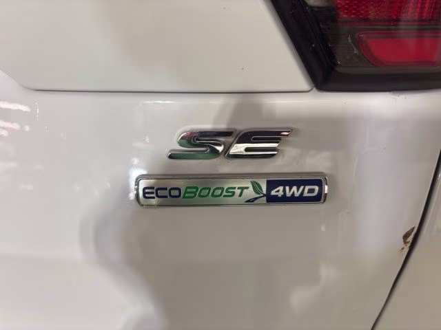 2018 Oxford White Ford Escape SE 4X4 SUV