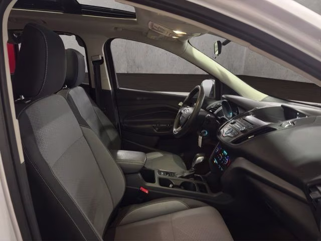 2018 Oxford White Ford Escape SE 4X4 SUV