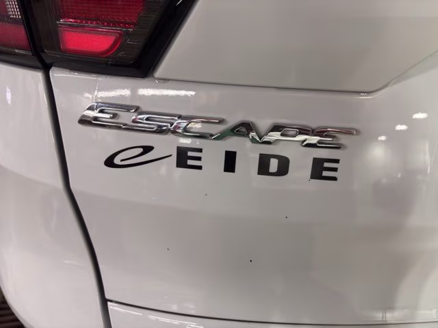 2018 Oxford White Ford Escape SE 4X4 SUV