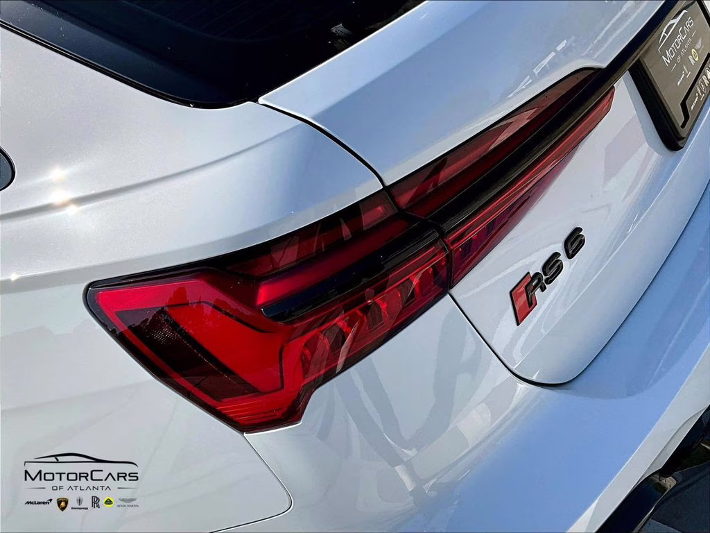2022 Glacier White Metallic Audi RS 6 4.2 Carbon Optic and RS Design Package AWD Crossover