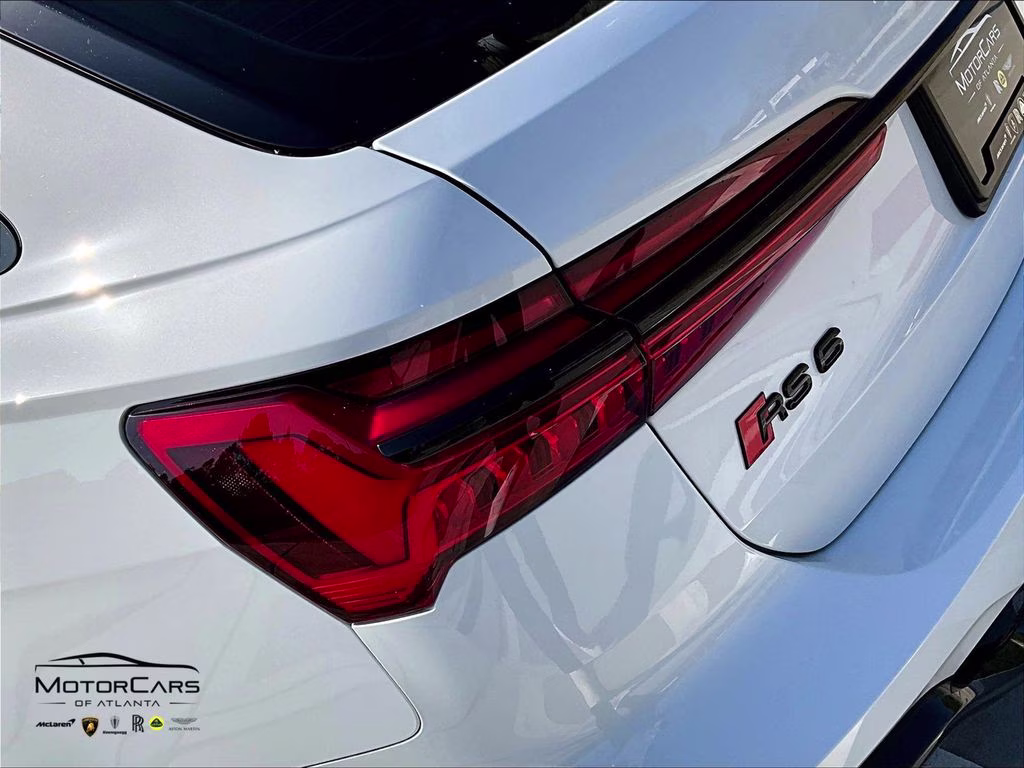 2022 Glacier White Metallic Audi RS 6 4.2 quattro AWD Crossover