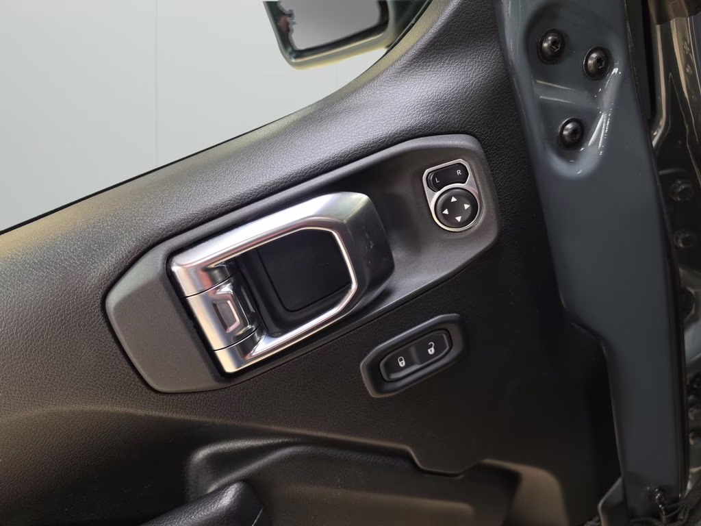 2025 Anvil Clear Coat Jeep Wrangler 4xe Willys 4X4 SUV