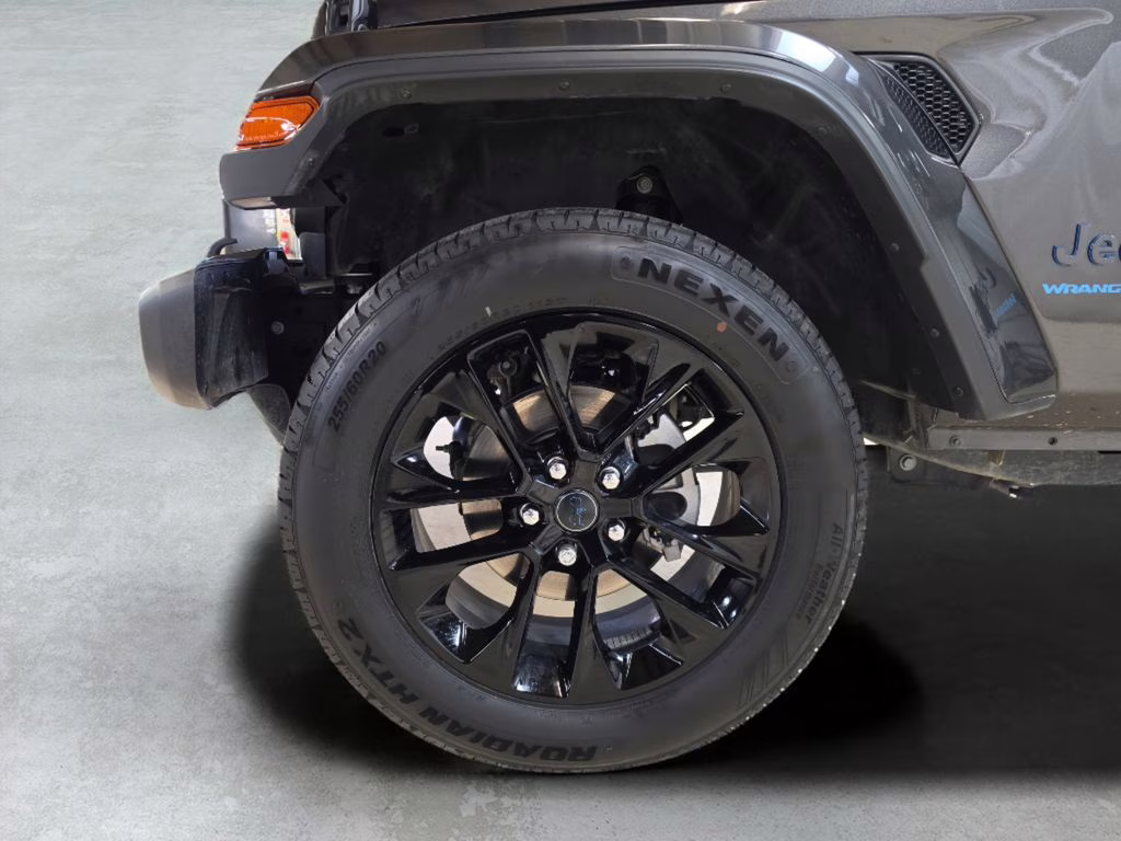 2025 Granite Crystal Metallic Clearcoat Jeep Wrangler 4xe Sahara 4X4 SUV