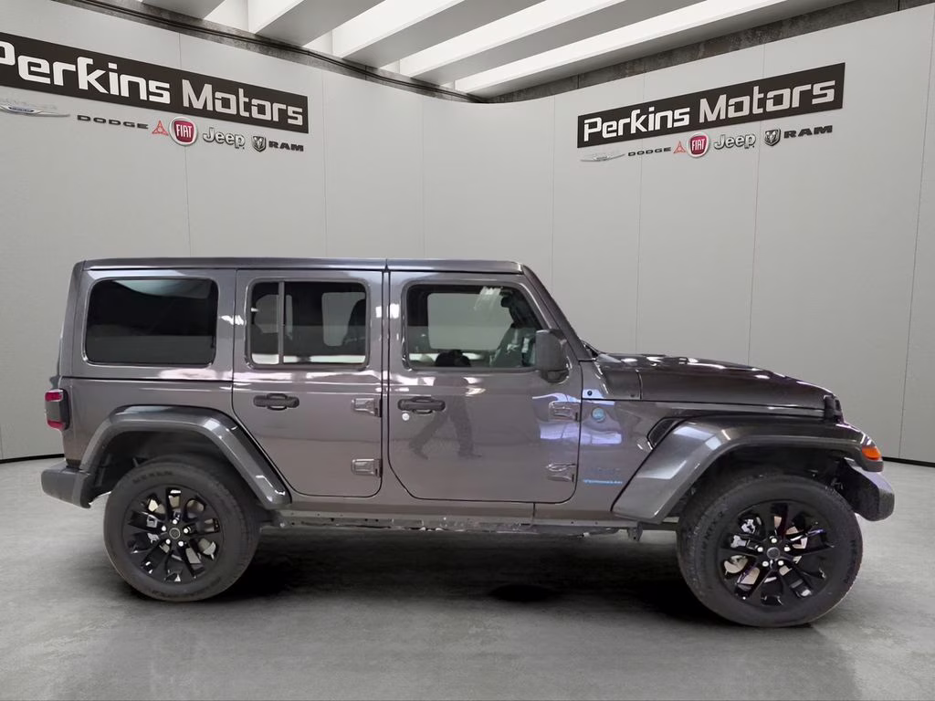 2025 Granite Crystal Metallic Clearcoat Jeep Wrangler 4xe Sahara 4X4 SUV