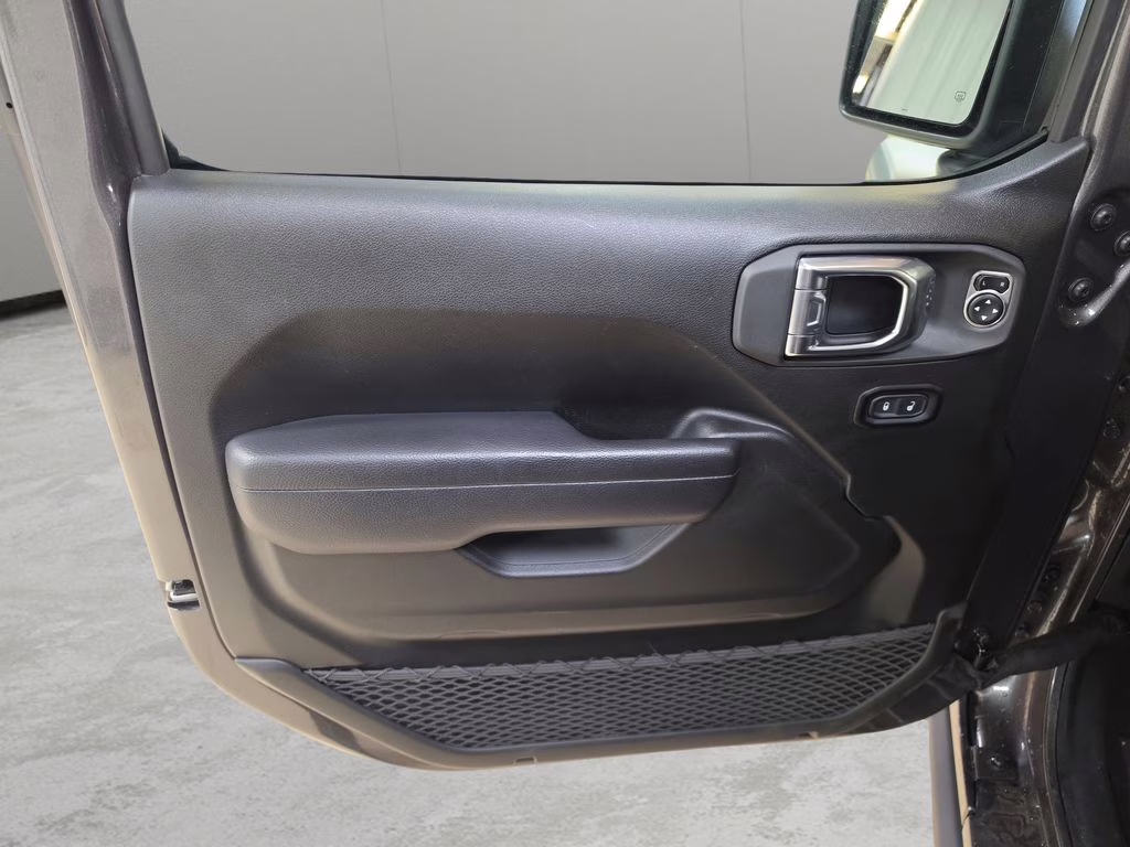 2025 Granite Crystal Metallic Clearcoat Jeep Wrangler 4xe Rubicon 4X4 SUV