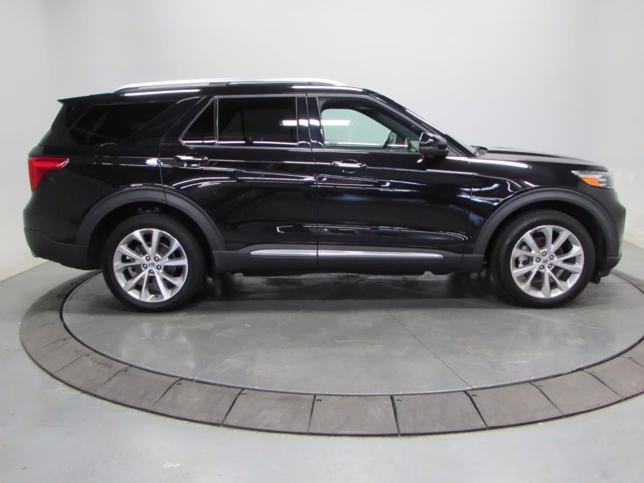 2022 Agate Black Metallic Ford Explorer Platinum 4X4 SUV