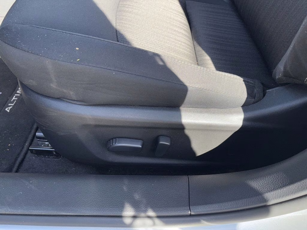 2025 Brilliant Silver Metallic Nissan Altima SV FWD Sedan