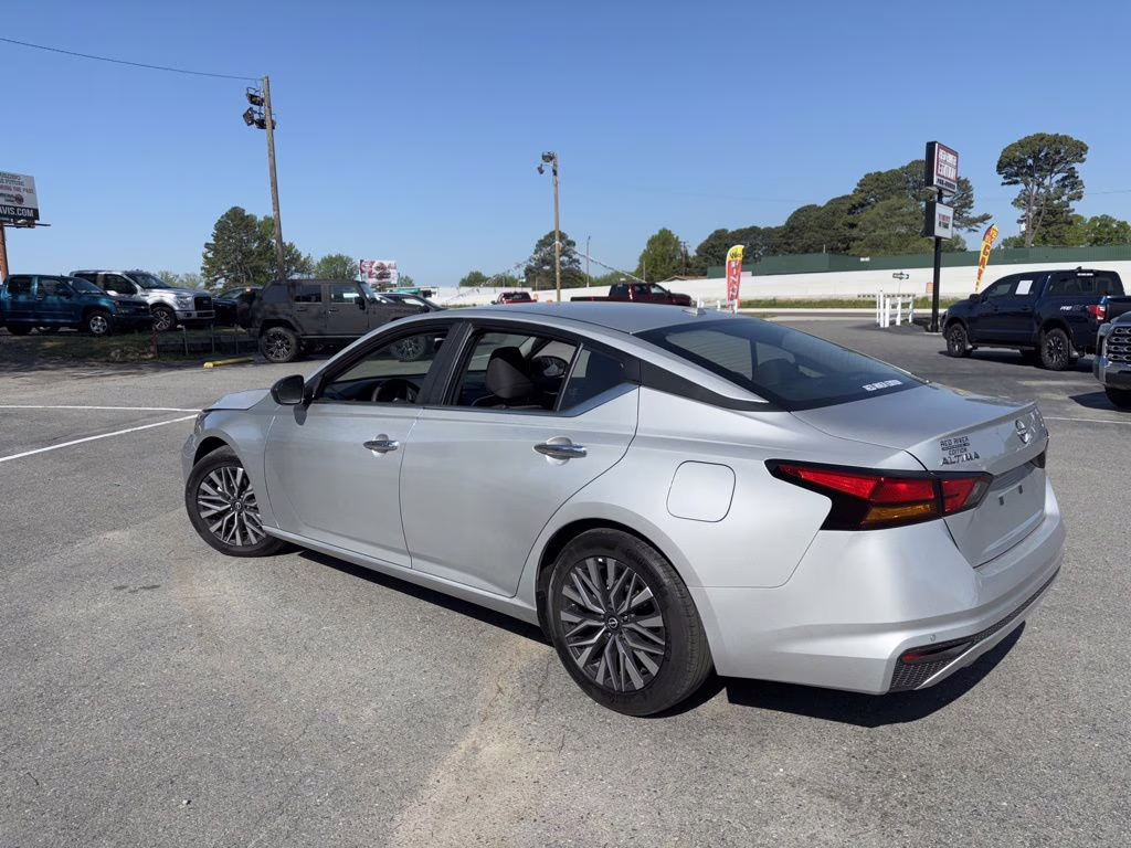 2025 Brilliant Silver Metallic Nissan Altima SV FWD Sedan