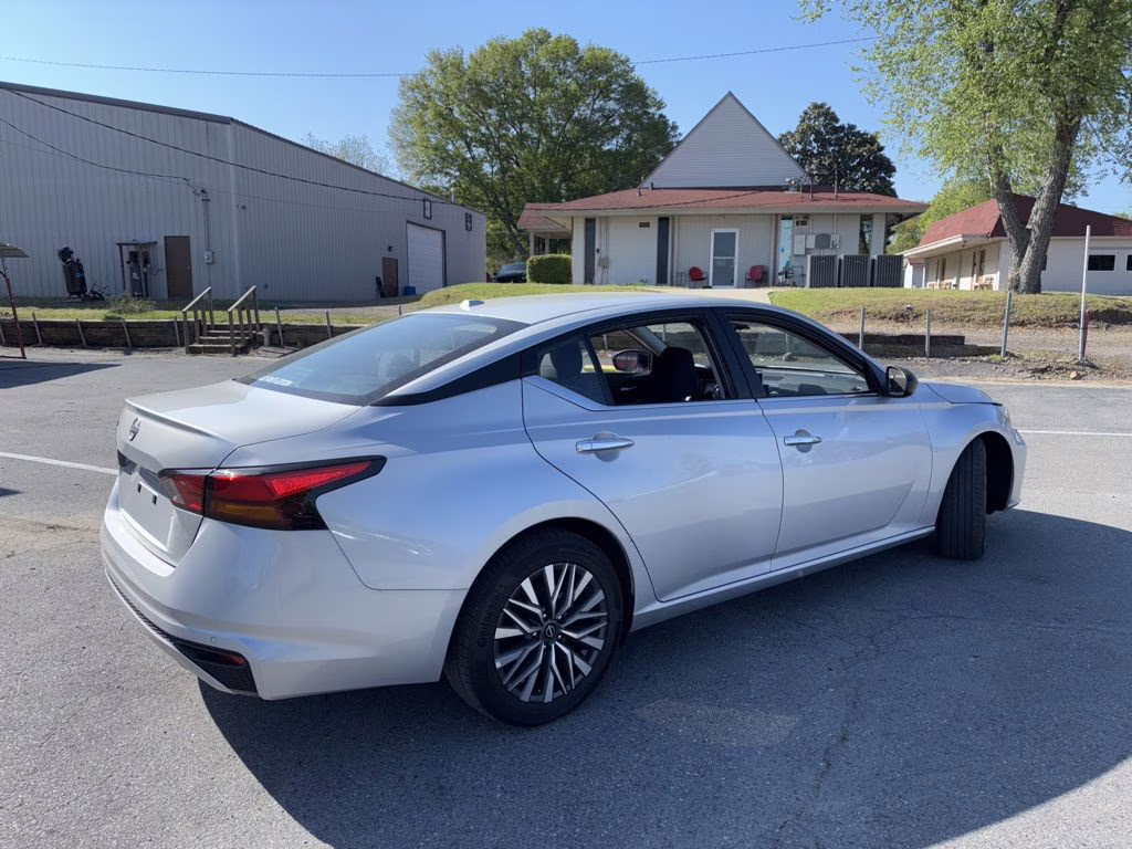 2025 Brilliant Silver Metallic Nissan Altima SV FWD Sedan