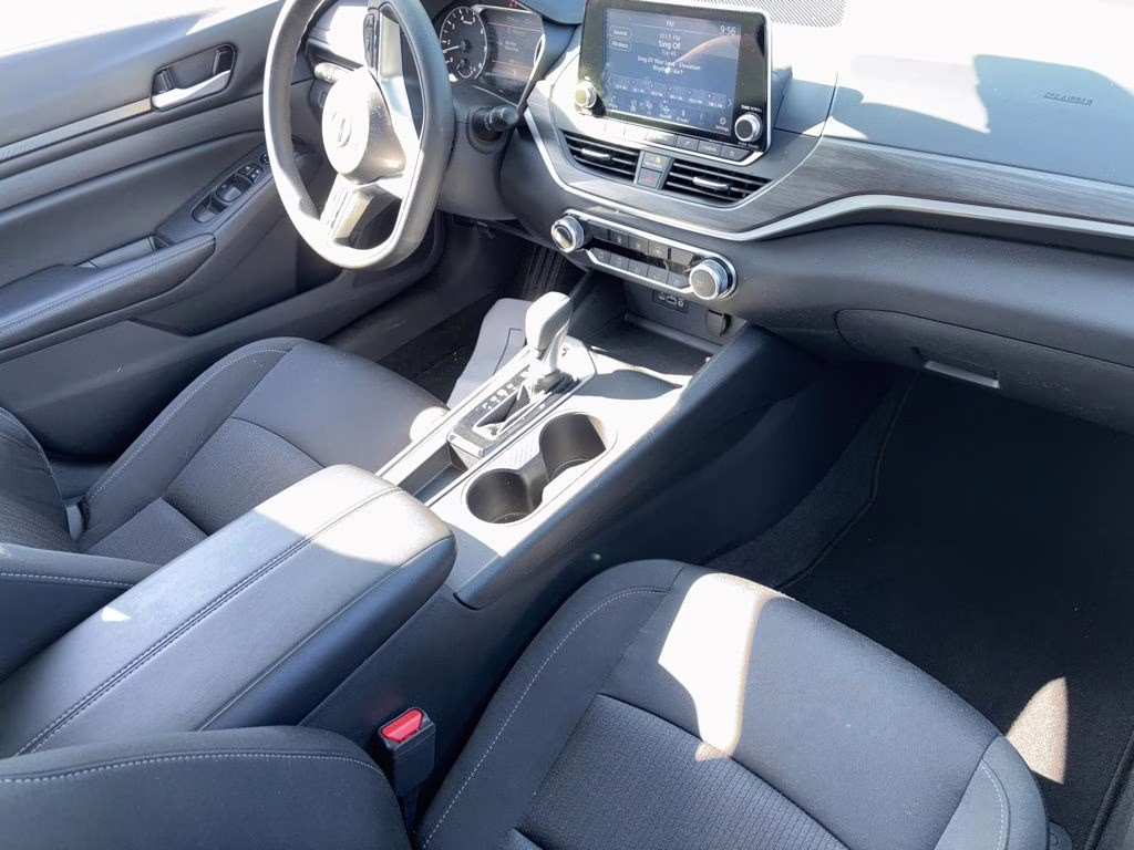 2025 Brilliant Silver Metallic Nissan Altima SV FWD Sedan