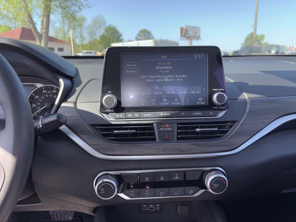 2025 Brilliant Silver Metallic Nissan Altima SV FWD Sedan