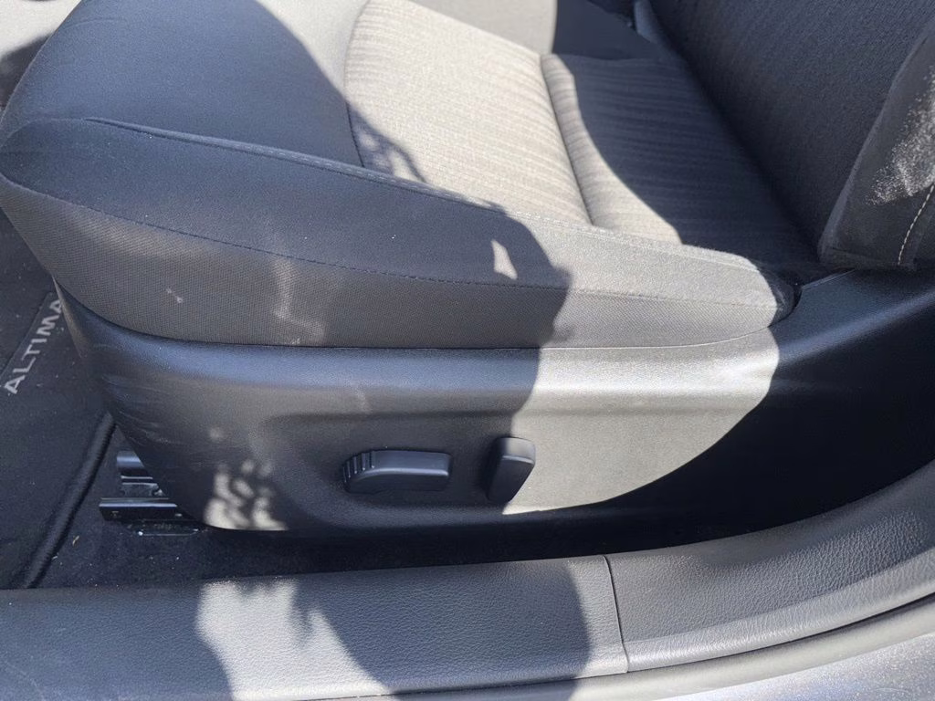 2025 Gun Metallic Nissan Altima SV FWD Sedan
