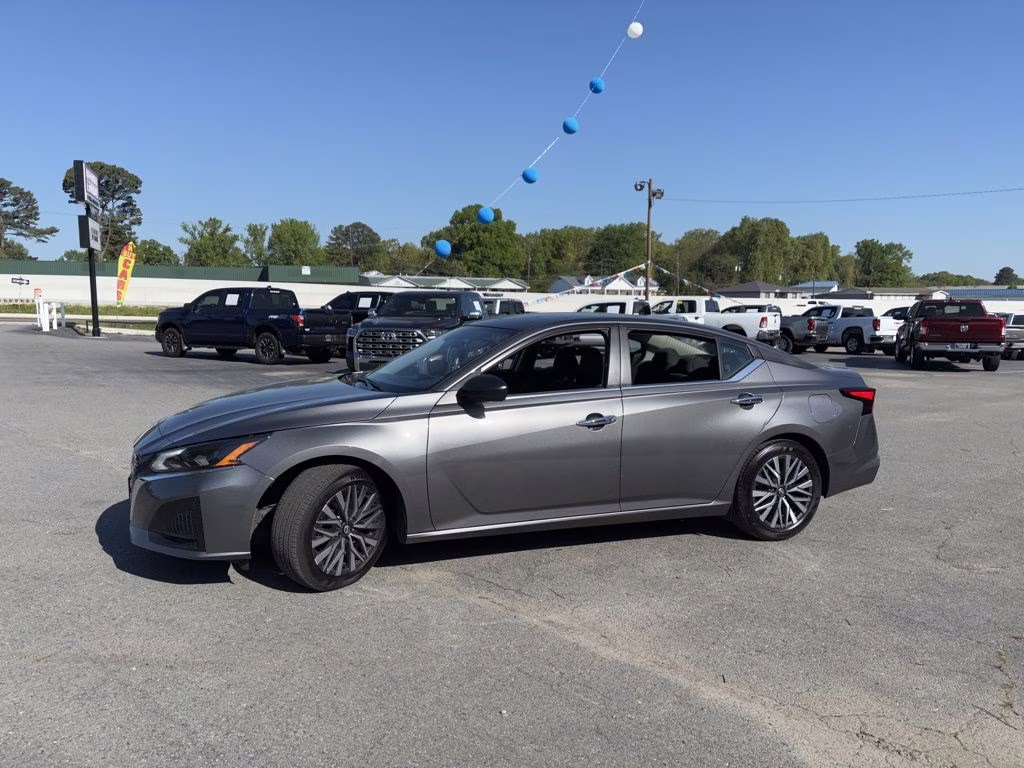 2025 Gun Metallic Nissan Altima SV FWD Sedan