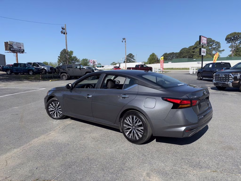 2025 Gun Metallic Nissan Altima SV FWD Sedan