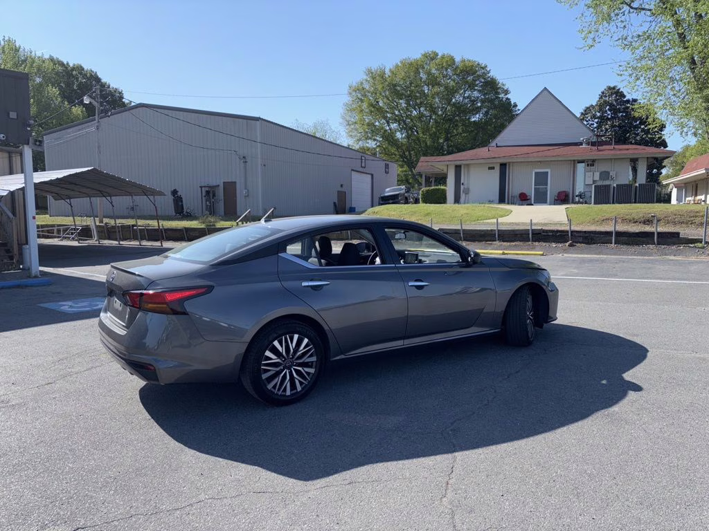 2025 Gun Metallic Nissan Altima SV FWD Sedan