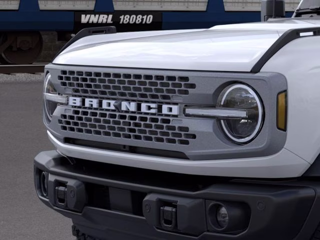 2026 Oxford White Ford Bronco Badlands 4X4 SUV