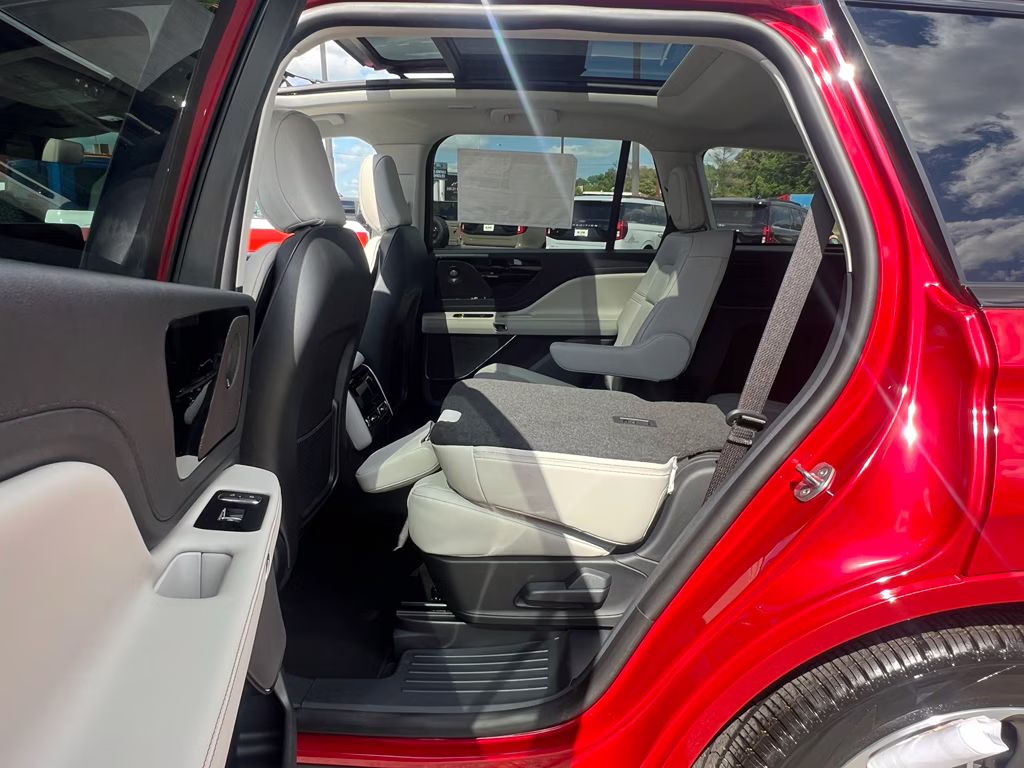 2026 Red Carpet Metallic Tinted Clearcoat Lincoln Aviator Premiere RWD SUV