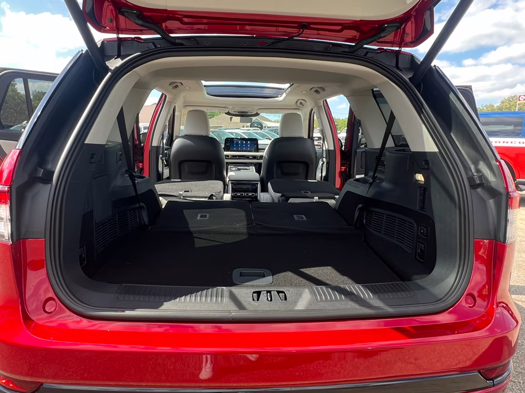 2026 Red Carpet Metallic Tinted Clearcoat Lincoln Aviator Premiere RWD SUV