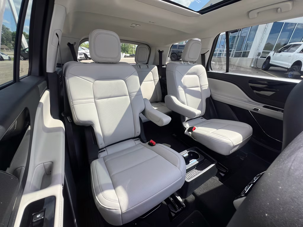 2026 Red Carpet Metallic Tinted Clearcoat Lincoln Aviator Premiere RWD SUV