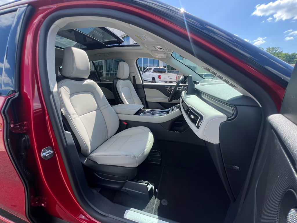 2026 Red Carpet Metallic Tinted Clearcoat Lincoln Aviator Premiere RWD SUV