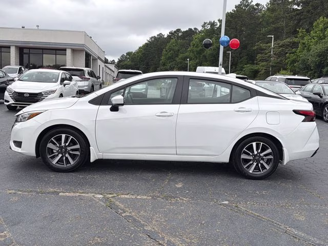 2025 Aspen White Tricoat Nissan Versa 1.6 SV FWD Sedan