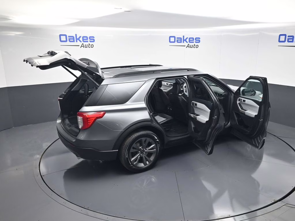 2023 Gray Metallic Ford Explorer XLT 4X4 SUV