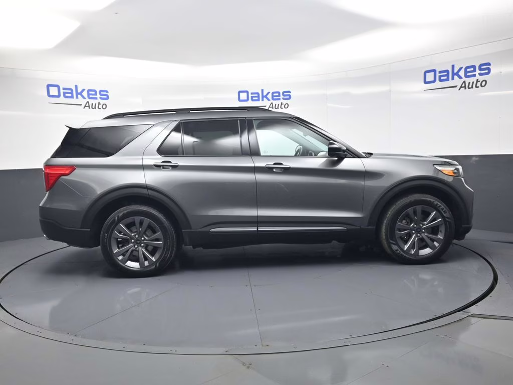 2023 Gray Metallic Ford Explorer XLT 4X4 SUV