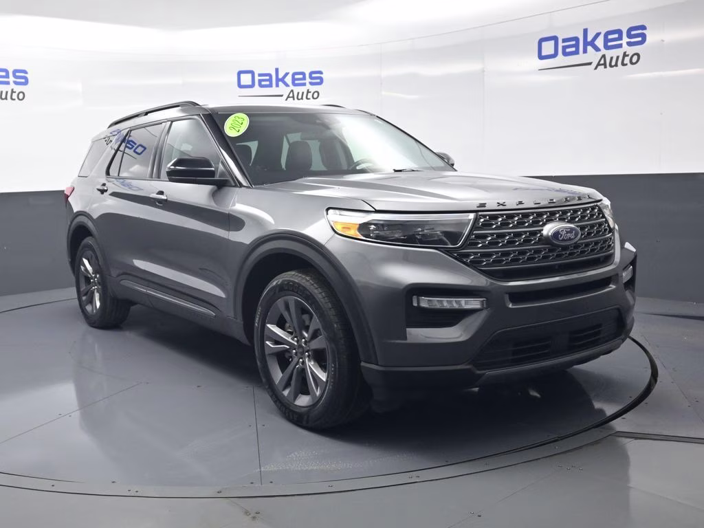 2023 Gray Metallic Ford Explorer XLT 4X4 SUV