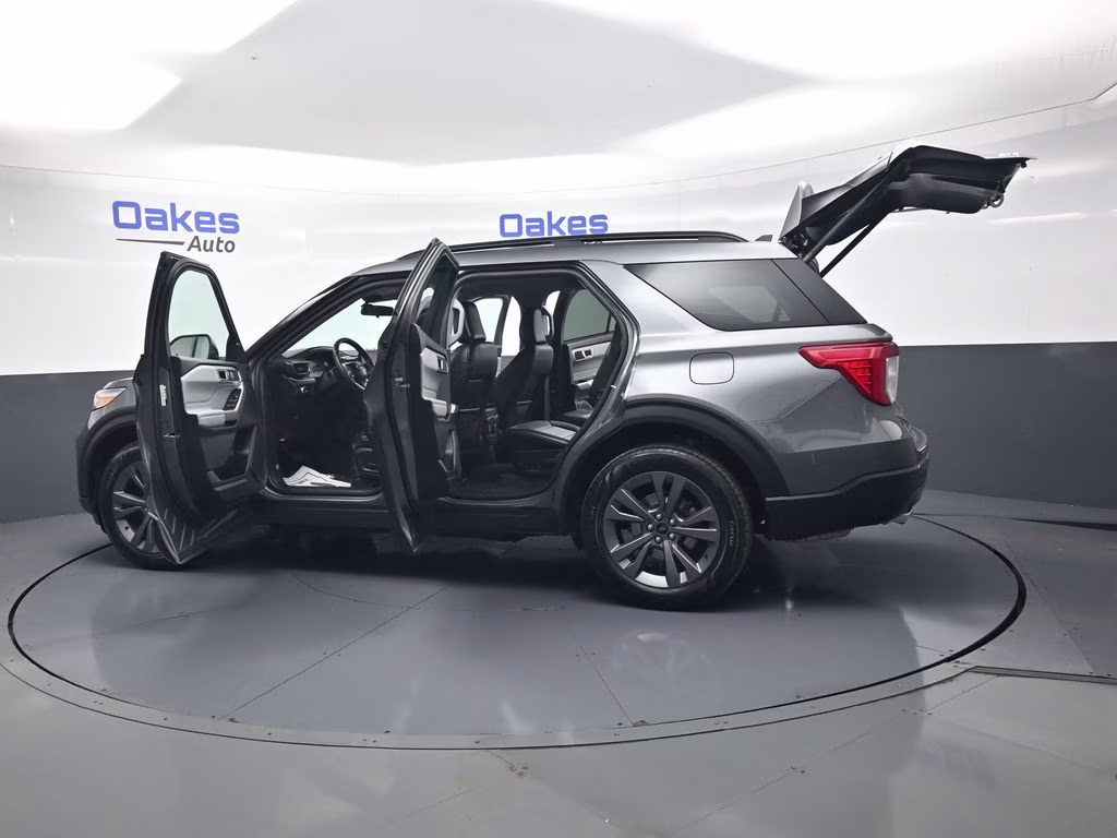 2023 Gray Metallic Ford Explorer XLT 4X4 SUV