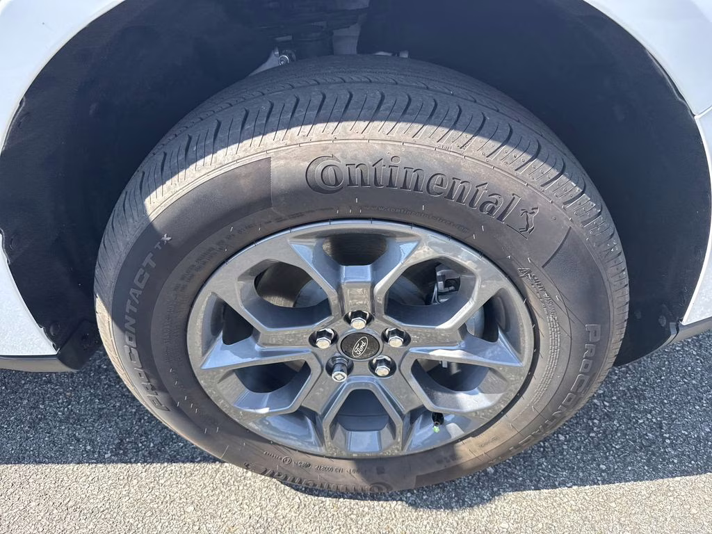 2025 Oxford White Ford Maverick XLT FWD Truck