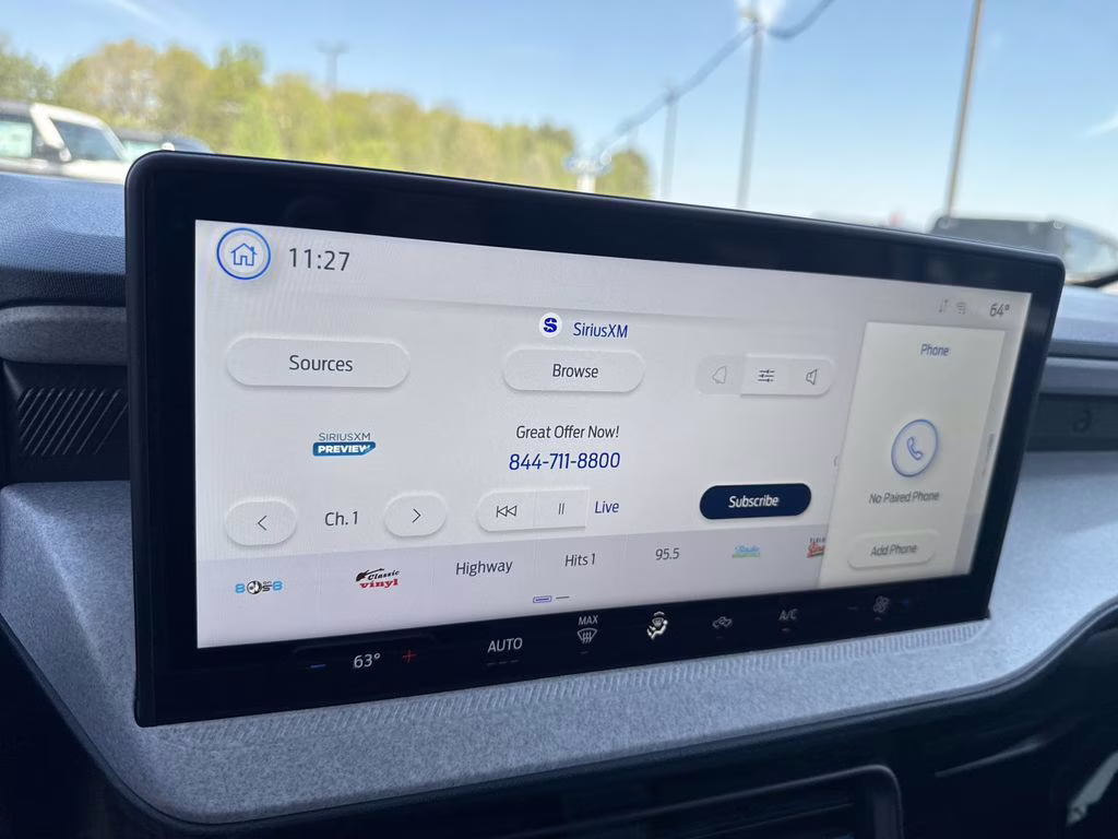 2025 Oxford White Ford Maverick XLT FWD Truck