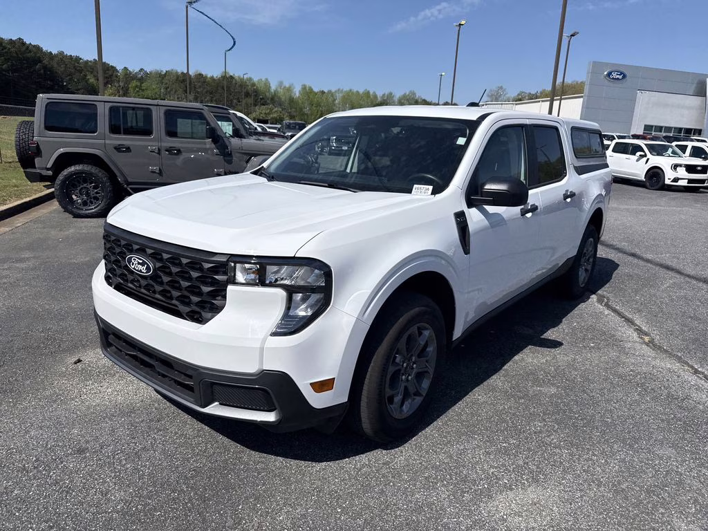 2025 Oxford White Ford Maverick XLT FWD Truck