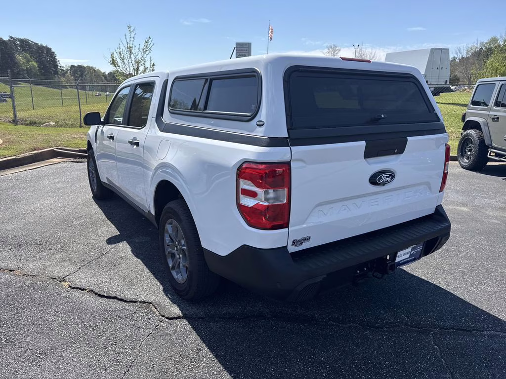2025 Oxford White Ford Maverick XLT FWD Truck