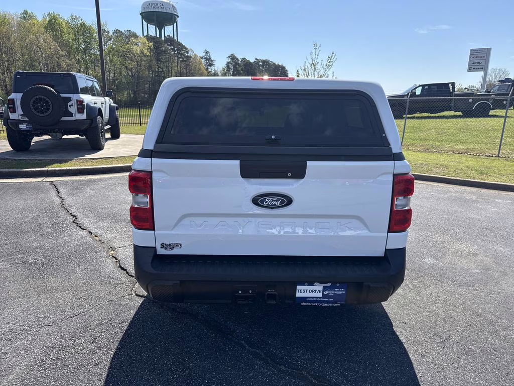 2025 Oxford White Ford Maverick XLT FWD Truck