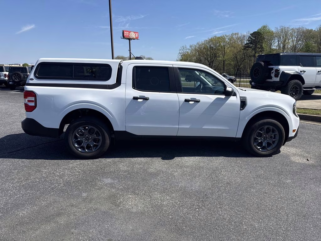 2025 Oxford White Ford Maverick XLT FWD Truck