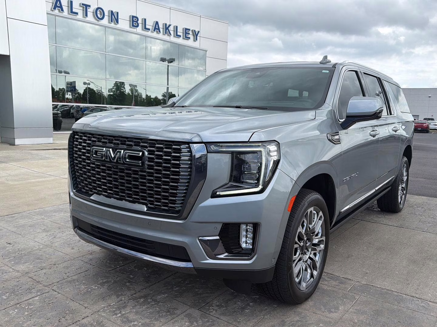 2024 Sterling Metallic GMC Yukon XL Denali Ultimate 4X4 SUV